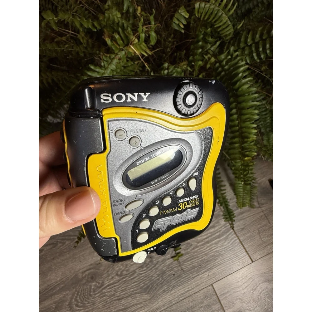 Sony Walkman Sports WM-FS220 FM/AM Radio Cassette Player Mega Bass For Parts